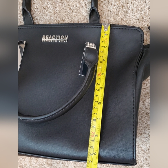 Kenneth Cole Reaction Bag - Picture 11 of 16